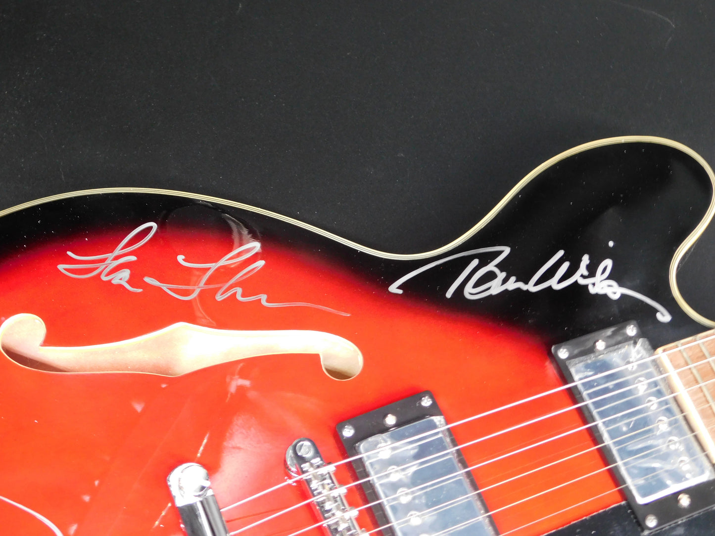 Back to the Future Cast Signed Guitar w/ Michael J Fox, Christopher Lloyd, Tom Wilson, Lea Thompson JSA COA