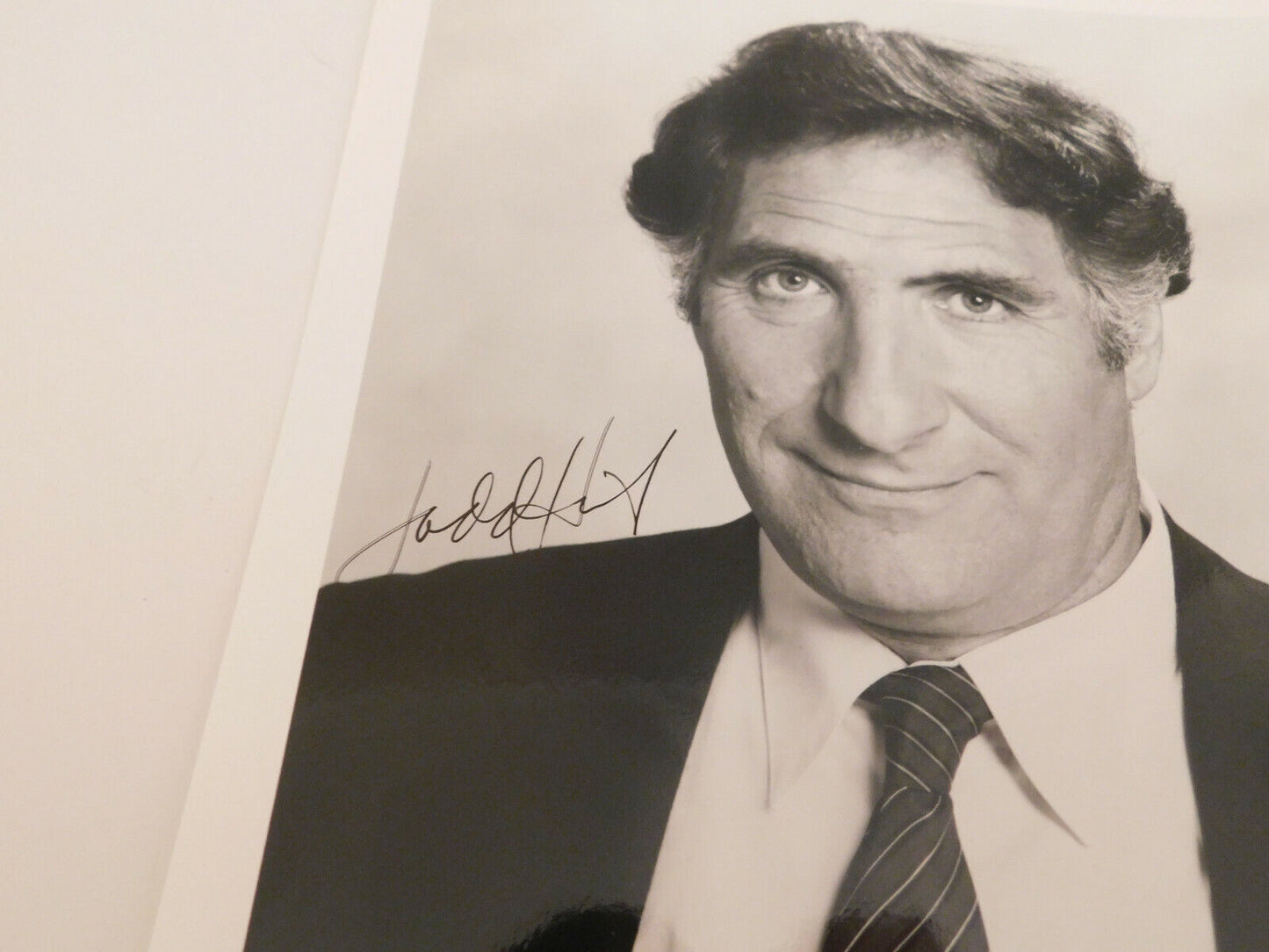 Judd Hirsch Signed 8x10 Black and White Photo JSA COA