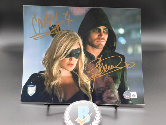 Stephen Amell Caity Lotz Dual Signed / Autographed 8x10 Arrow Photo Beckett COA