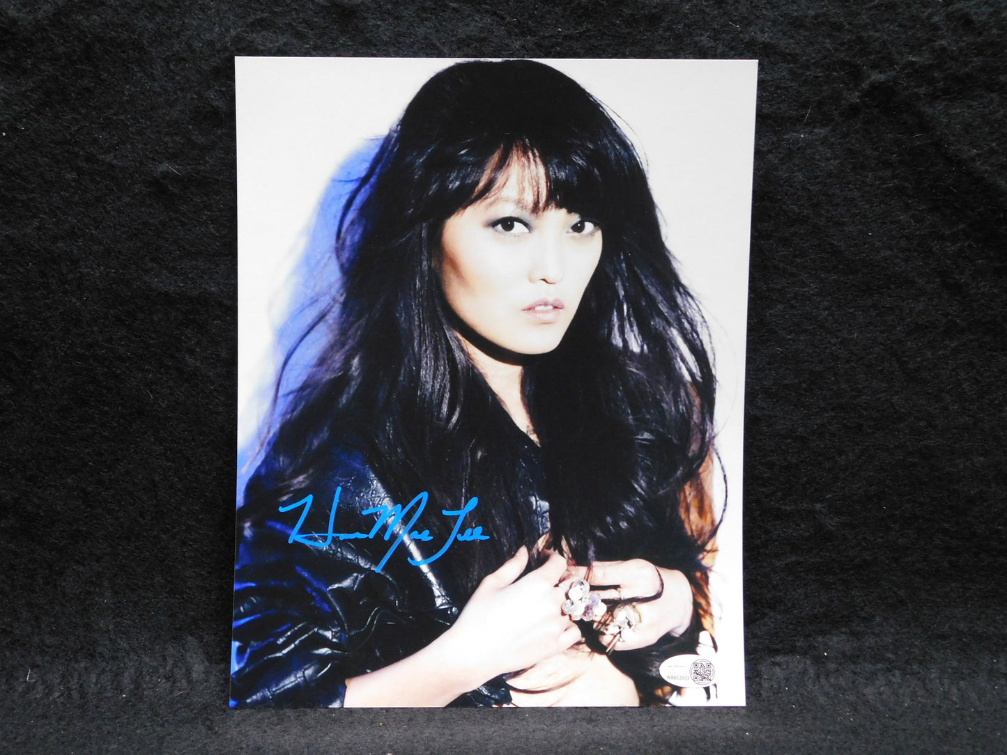 Hana Mae Lee Signed / Autographed 8x10 Photo Pitch Perfect JSA COA