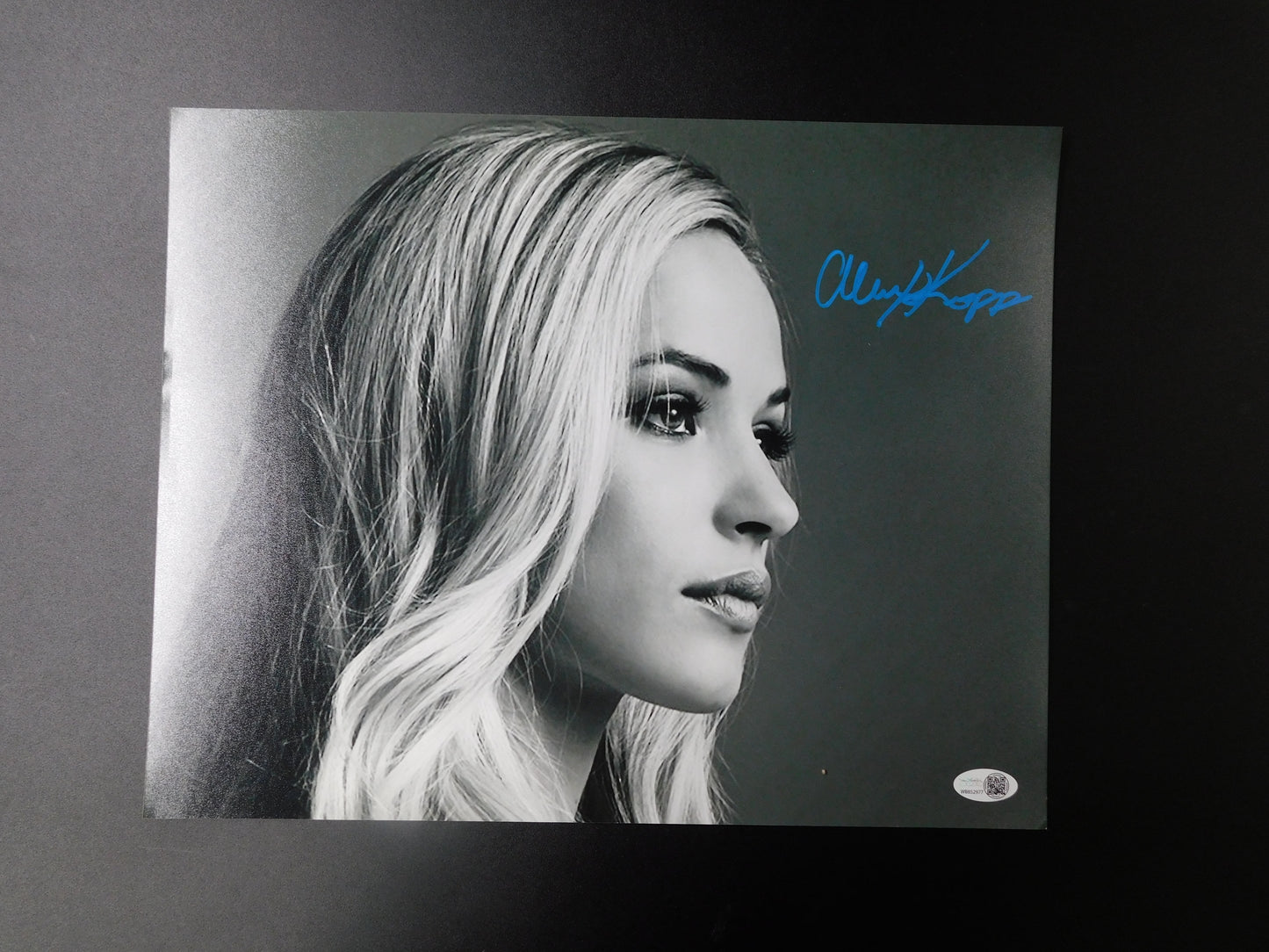 Alexis Knapp Signed / Autographed 11x14 Photo Pitch Perfect JSA