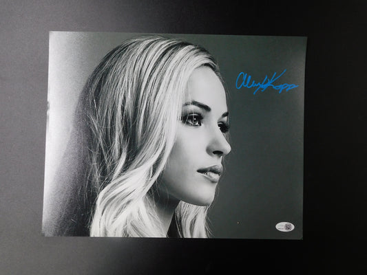 Alexis Knapp Signed / Autographed 11x14 Photo Pitch Perfect JSA