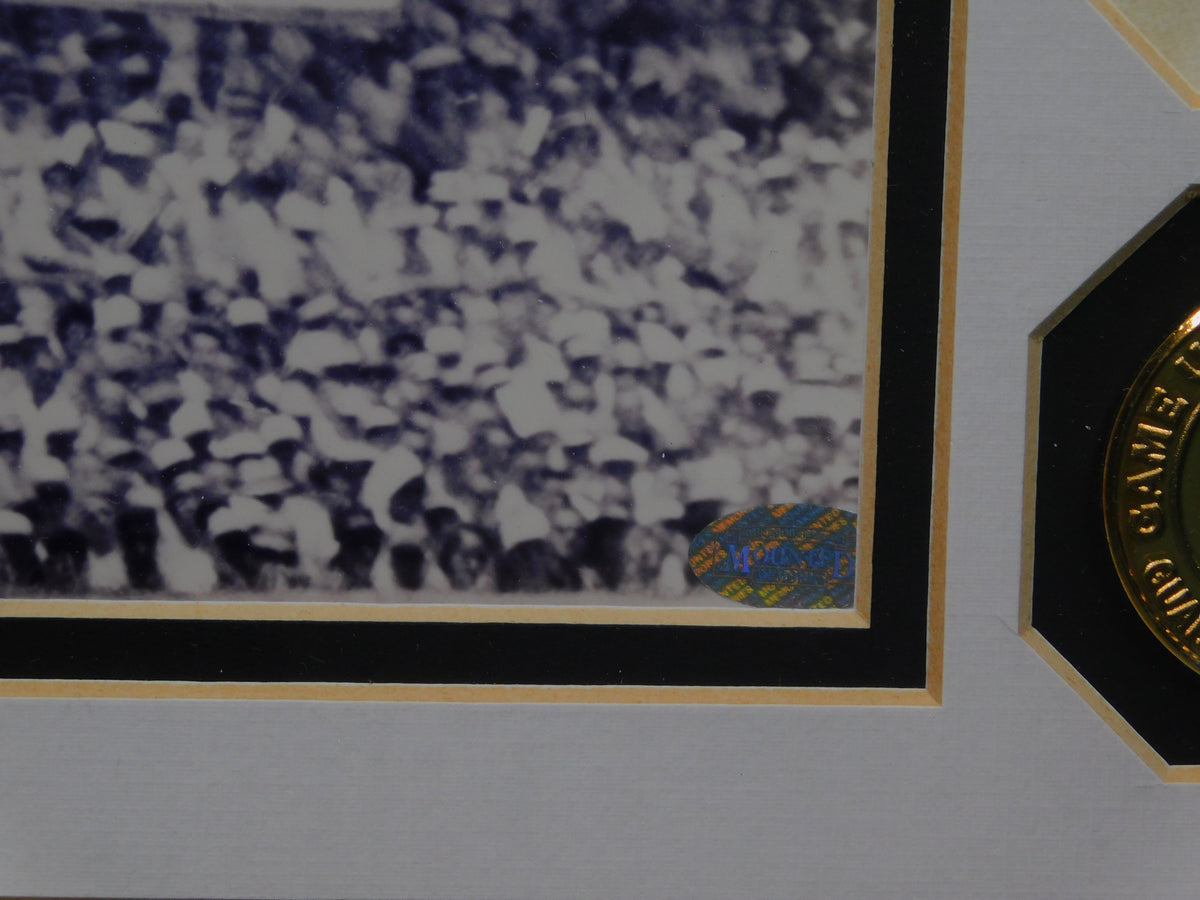 Willie Mays Signed Autographed Framed 8x10 Photo Game Used Bat Mounted Memories