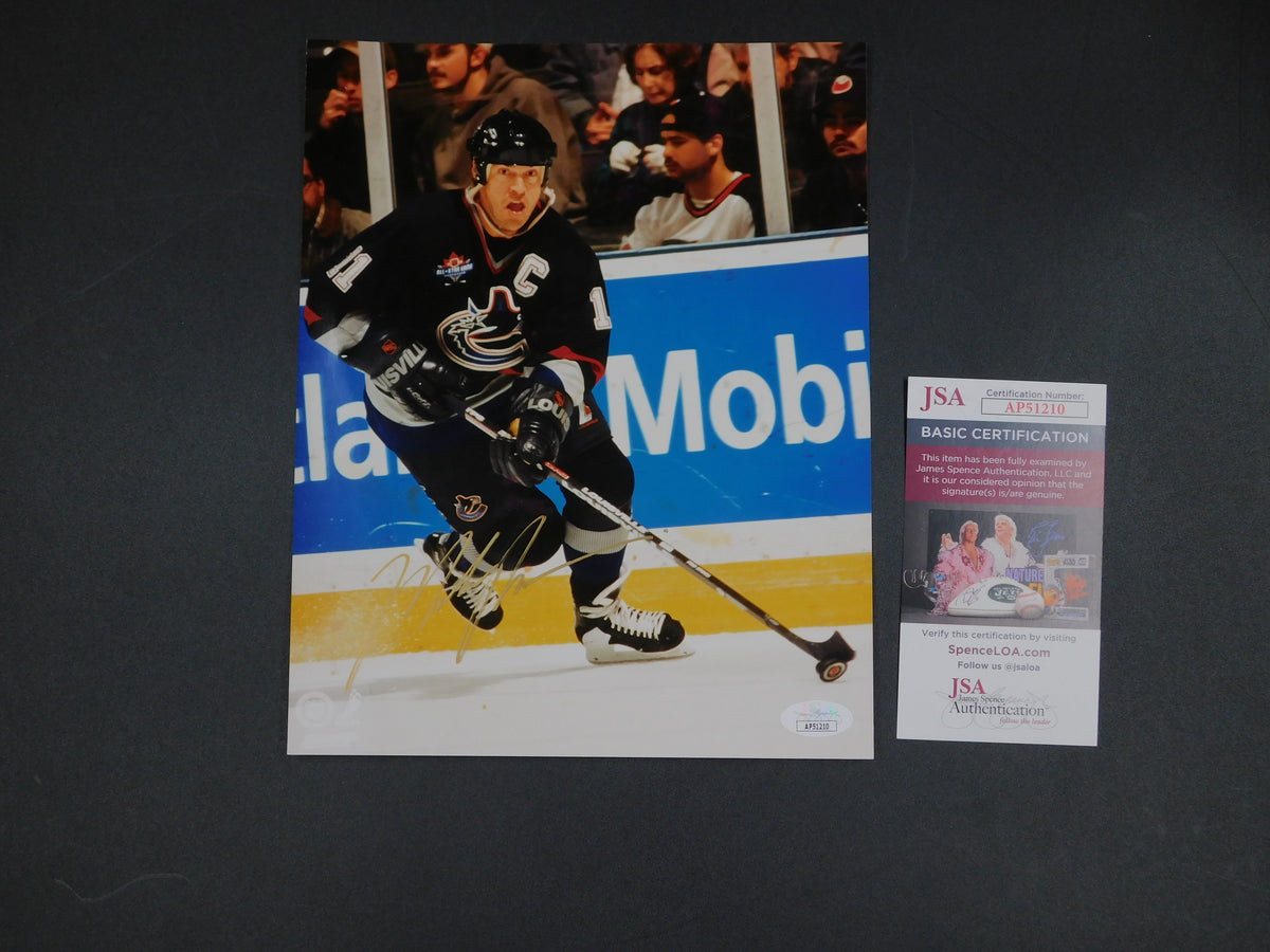 Mark Messier Signed Autographed 8x10 Photo JSA COA Vancouver Canucks
