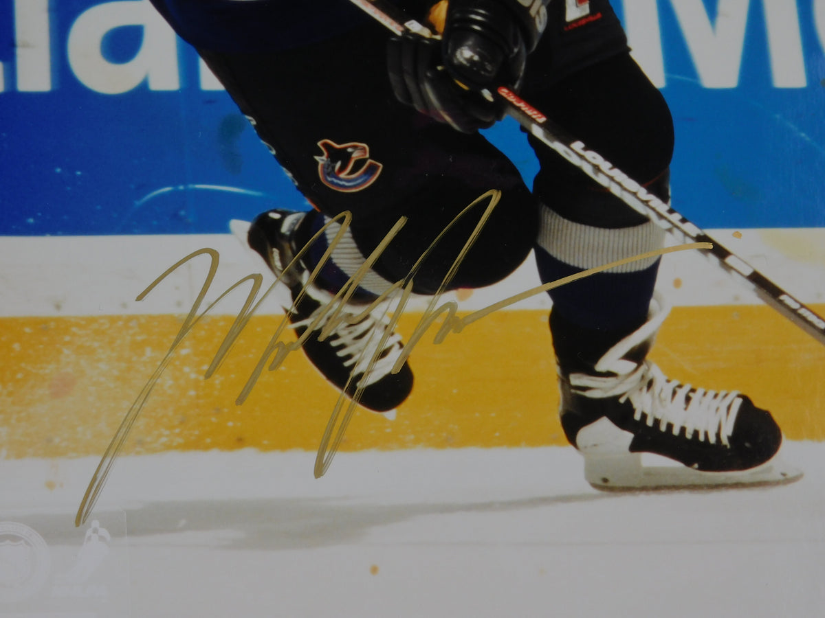 Mark Messier Signed Autographed 8x10 Photo JSA COA Vancouver Canucks