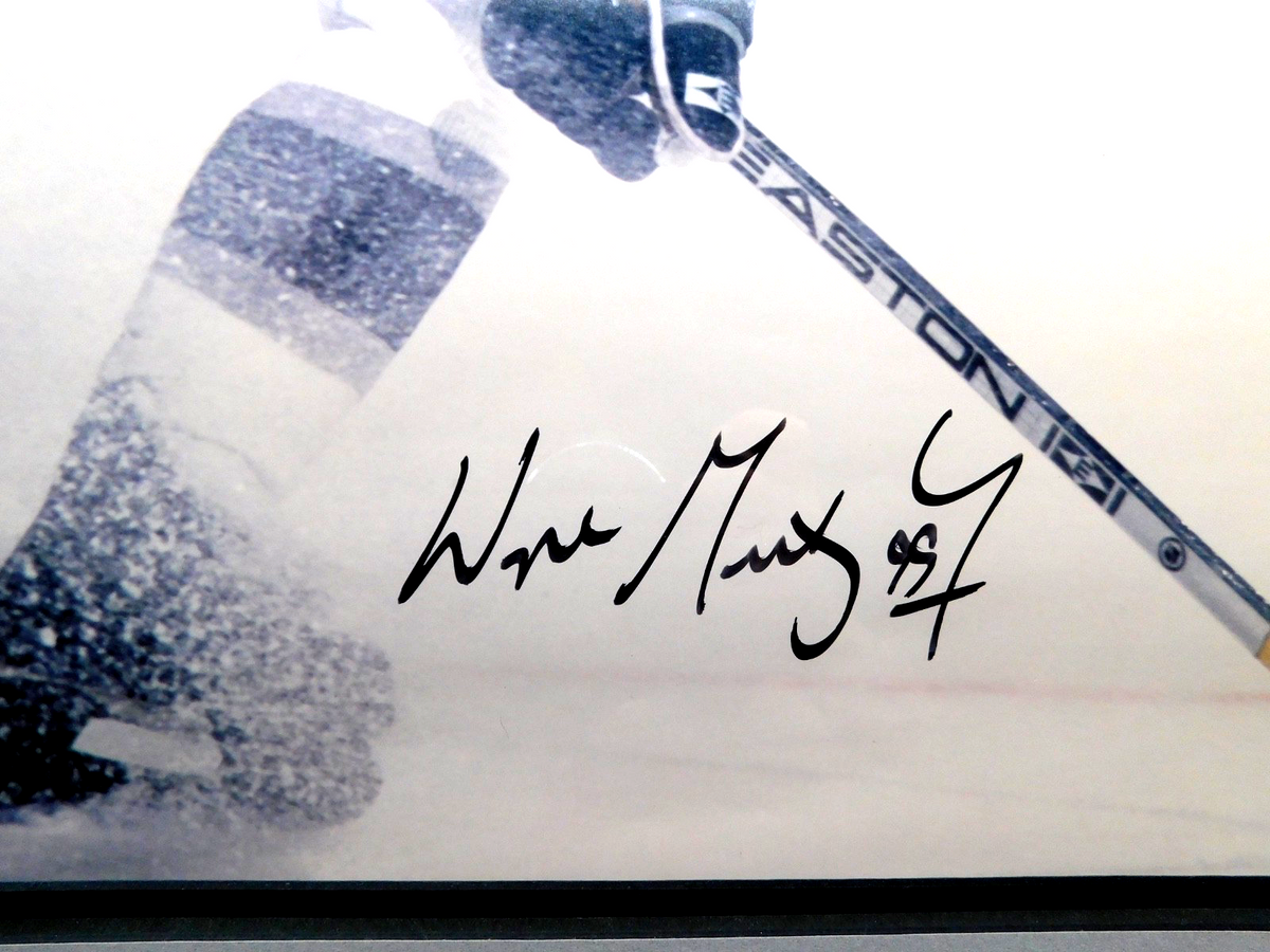 Wayne Gretzky Signed Autographed Framed 16x20 Photo UDA COA Kings