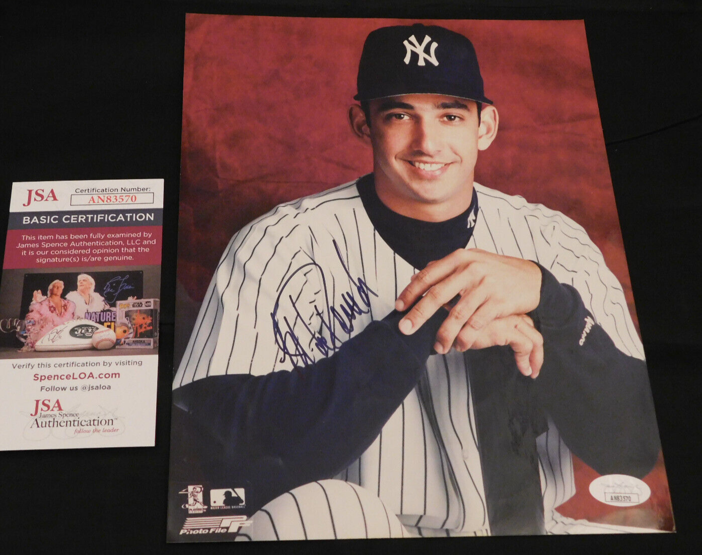 JORGE POSADA Signed / Autographed 8x10 New York Yankees Team Photo JSA COA